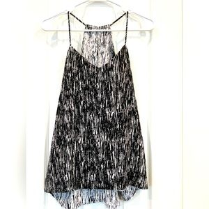 Reversible black and white tank